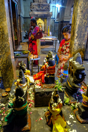 Colombo, Sri Lanka - February 2020: Women making offerings at the Sri Siva Subramania Swami Kovil Temple on February 4, 2020 in Colombo, Sri Lanka.のeditorial素材