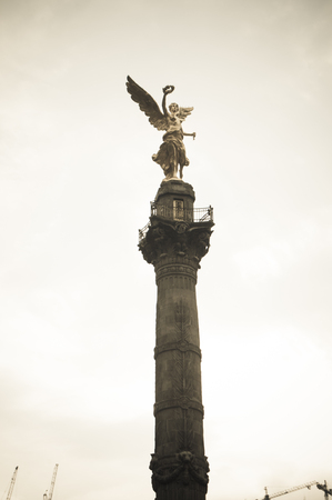 The Angel of Independence Monument in the main traffic circle on Paseo de la Reforma, Mexico City.の写真素材