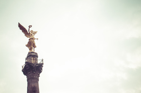 The Angel of Independence Monument in the main traffic circle on Paseo de la Reforma, Ciudad de México.の写真素材