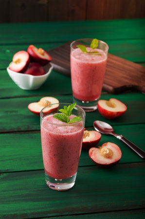 nectarine smoothie with mintの写真素材