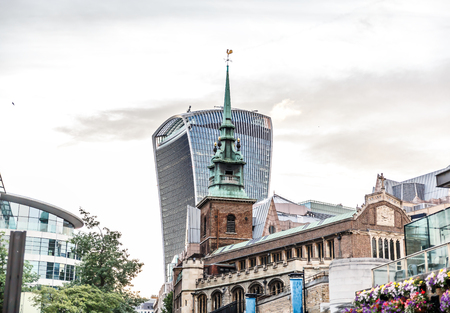 View of a mix of old buildings next to modern buildings in London.UKのeditorial素材