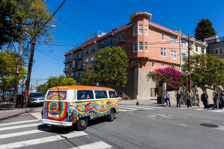 SAN FRANCISCO, CALIFORNIA - SEPTEMBER 17: View of the a painted car near Lombard Street in San Francisco on September 17, 2015. Custom hippie car rides are popular by tourist in San Francisco.のeditorial素材