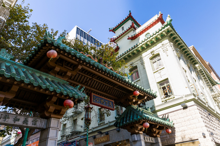 SAN FRANCISCO, CALIFORNIA - SEPTEMBER 17: Outdoor views of the Dragons Gate at the corner Bush Street and Grant Avenue on September 17, 2015. Its a famous symbol for the Chinese district in the city.のeditorial素材