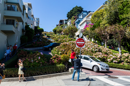 SAN FRANCISCO, CALIFORNIA - SEPTEMBER 17: View of the Lombard Street in direction North in San Francisco on September 17, 2015. This view provides a nice view to the streets of San Francisco.のeditorial素材