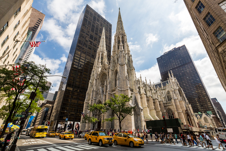 âNEW YORK - AUGUST 23: View to the St. Patricks Cathedral in Midtown Manhattan with the famous 5th Avenue on August 23, 2015. Its a decorated Neo-Gothic-style Roman Catholic cathedral church.のeditorial素材