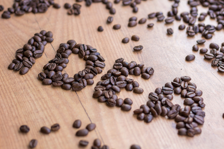 Idea concept sign drawn among brown well roasted coffee beansの写真素材
