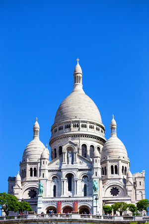 Vertical photograph of Basilica of Sacred Heart in Paris, Franceの写真素材