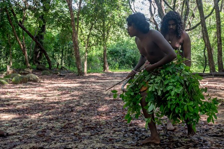 DABANA, SRI LANKA - CIRCA DECEMBER 2016: Vedda menのeditorial素材