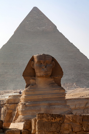 Great Sphinx and pyramid of Khafre in Gizaの写真素材