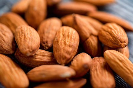 Shots of cream liqueur with coffee beansの写真素材