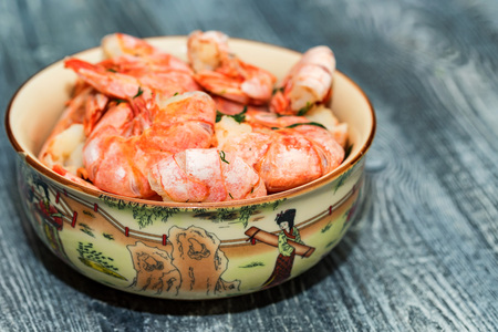 Freshly cooked shrimps in bowlの写真素材