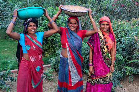 JAISALMER, INDIA - CIRCA NOVEMBER 2017:Three unidentified Indian women in traditional clothingのeditorial素材