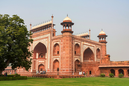 AGRA, INDIA - CIRCA NOVEMBER 2017: Great Gate of Taj Mahalのeditorial素材