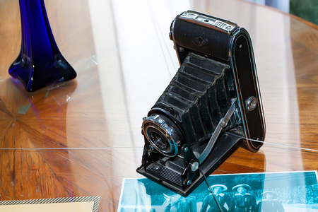 IVADIA, RUSSIA - MARCH 21, 2011: Photo camera of Maria Feodorovna in Livadia Palace in Crimea, Russian emperors family residenceのeditorial素材