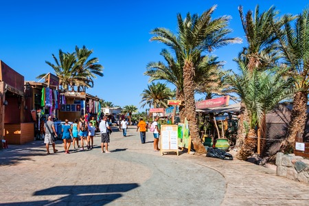 DAHAB, EGYPT - SEPTEMBER 2, 2010: Torists and street sellers in Dahab, Egypt.のeditorial素材