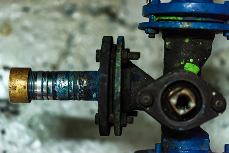 Old metal pipe connecting union closeの写真素材