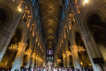 PARIS, FRANCE - 8 JUNE 2014: Unidentified tourists visiting Notre Dame de Parisのeditorial素材