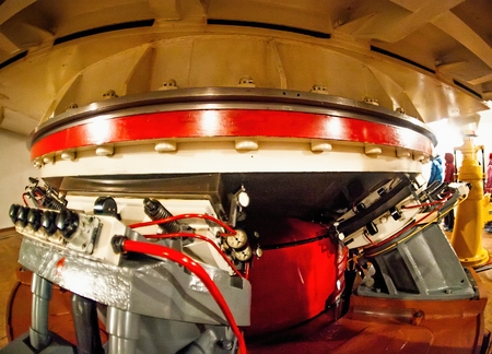 In the photo - the hydraulic drive mechanism