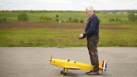 ラジコン飛行機の写真 イラスト素材一覧 778件 ストックフォトのamanaimages Plus