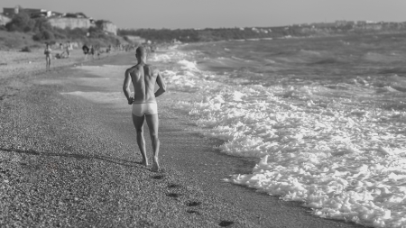 Man running on the beach at sunset の写真素材