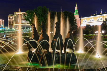 Night view of the fountain in Alexandrovsky Garden near the Kremlin in Moscowの写真素材