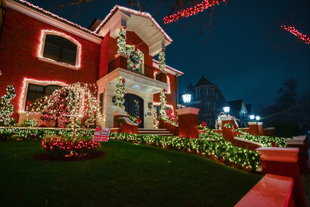 BROOKLYN, NEW YORK - DECEMBER 31, 2015 - Christmas decoration of a house in Dykers Height, New York Cityのeditorial素材