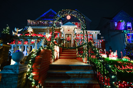 BROOKLYN, NEW YORK - DECEMBER 31, 2015 - Christmas decoration of a house in Dykers Height, New York Cityのeditorial素材