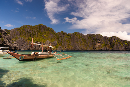 EL NIDO, PHILIPPINES - JANUARY 5, 2017 -A typical Filipino boat on the sea shore of Shimizu Island near El Nido, Palawanのeditorial素材