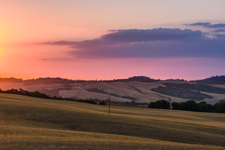 PIENZA, ITALY - JULY 23, 2017 - View of the countryside of Val'dOrcia Natural Area in Tuscany during summer at sunset.のeditorial素材