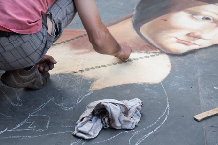 FLORENCE, ITALY - JULY 15, 2017 - A street artist paints the famous picture of "Lady with an Ermine" along a street in the center of Florence.のeditorial素材