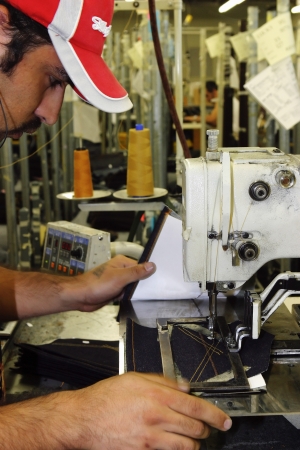 manufacturing fashion jean denim pants manufacture factory in los angelEsのeditorial素材