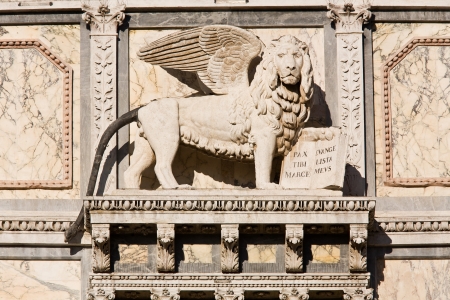 satue of the saint mark lion pazzia san marco saint mark place in the beautiful city of venice in italyの写真素材