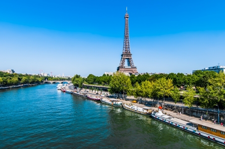 the eiffel tower in the city of Paris in franceの写真素材