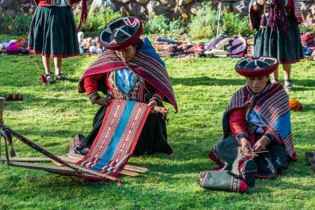Cuzco, Peru - July 15, 2013: women weaving in the peruvian Andes at Cuzco Peru on july 15th, 2013のeditorial素材