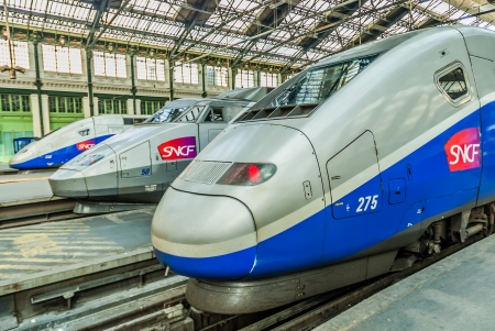 PARIS , FRANCE - JULY 7 : TGV high speed french train in gare de Lyon station on July 7 , 2006 in Paris, Franceのeditorial素材