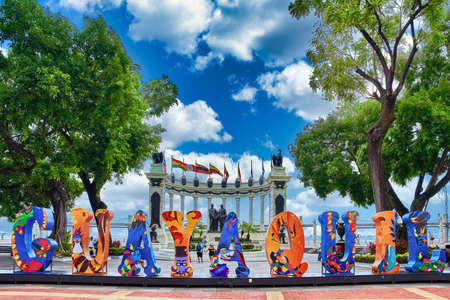 Malecon 2000 Guayaquil Ecuador landmark Hemiciclo de la Rotondaのeditorial素材