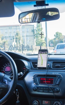phone and mounted holder in car on rural road. gpsの写真素材