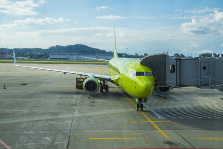 Sochi, Russia - September 08, 2016, Aircraft Airlines "S7 Airlines" in the transition of the telescopic ladder at the airport Sochiのeditorial素材