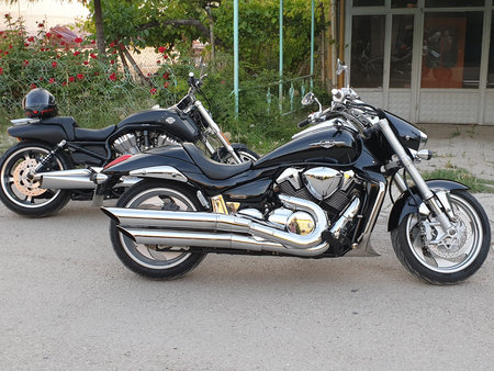 Suzuki intruder m109r vs Harley Davidson