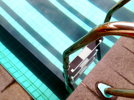 Swimming pool laddder