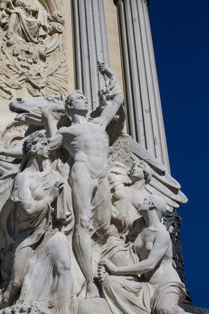 Madrid famous Retiro Park in the early morning.Monument to Alonso XII, parque del retiro, Madrid, Spainのeditorial素材
