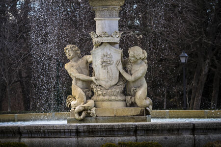 Water fountain in Retiro Park (Parque del Retiro) in Madridのeditorial素材
