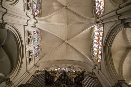 Interior of Toledo Cathedral. Arcs, organ, columns and gothic art. Spainのeditorial素材