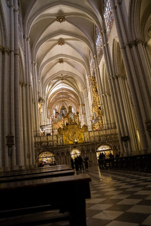 Interior of Toledo Cathedral. Arcs, organ, columns and gothic art. Spainのeditorial素材
