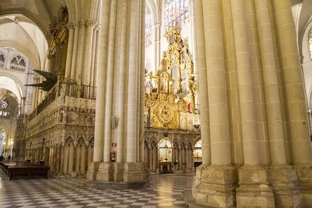 Interior of Toledo Cathedral. Arcs, organ, columns and gothic art. Spainのeditorial素材