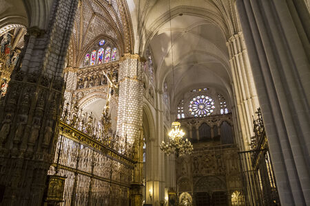 Interior of Toledo Cathedral. Arcs, organ, columns and gothic art. Spainのeditorial素材
