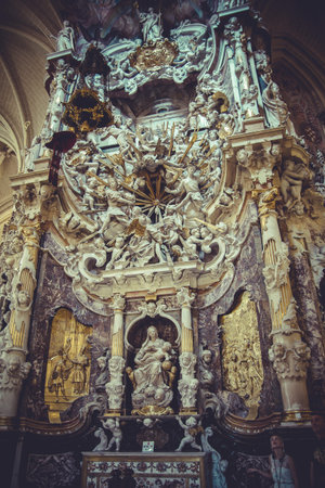 high altar of the Cathedral of Toledo, gothic style sculptures churregesco
