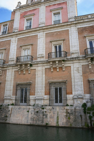 Fountains and gardens of the palace of Aranjuez in Madrid, Spainのeditorial素材