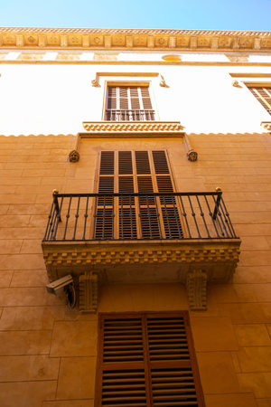 Navigate the narrow alleys of Mallorca, witnessing the blend of Balearic culture and architectural magnificence at every turn.の写真素材