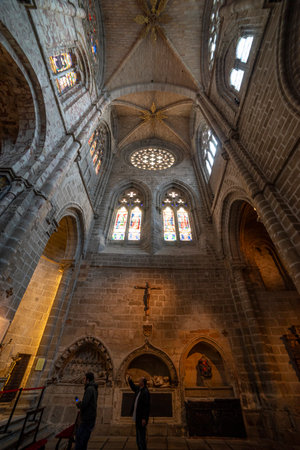 Discover the Mixed Architectural Styles of Avila Cathedral Interiorの写真素材